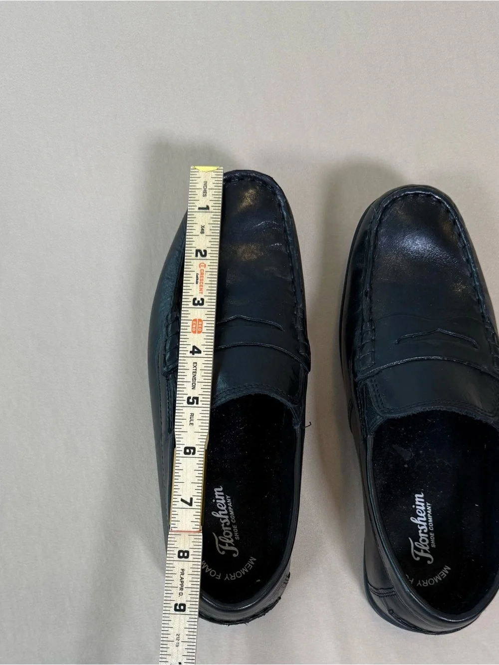 Florsheim Kids Boys Black Leather Penny Loafers, Size 5.5 Medium.